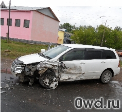 Битый автомобиль Toyota Corolla Fielder